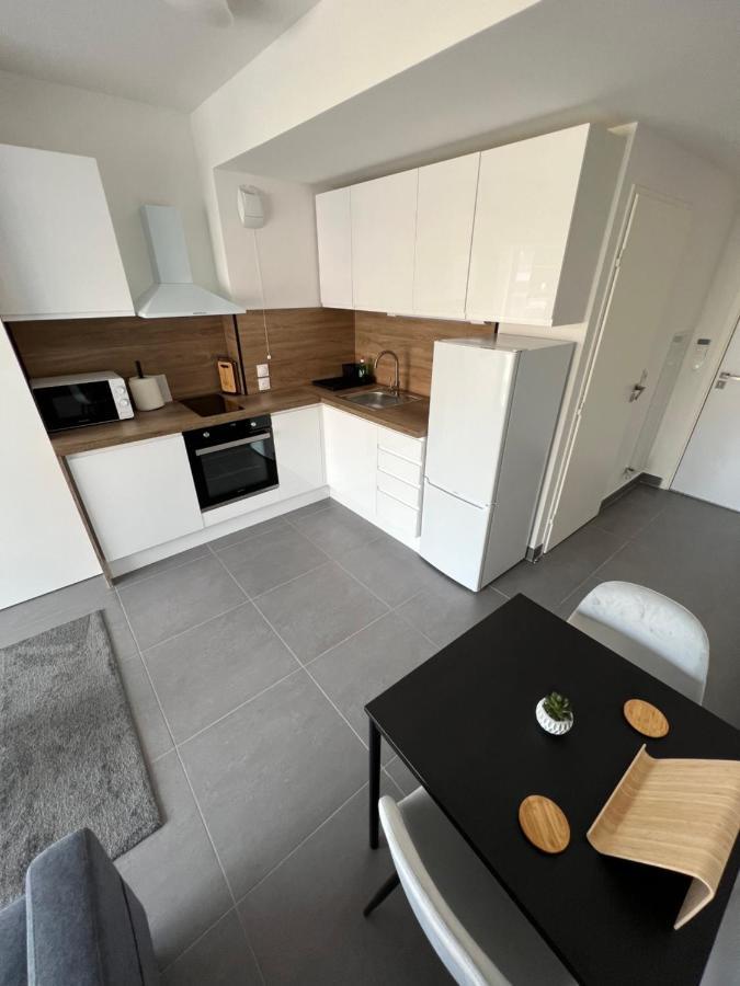 Appartement Tout Equipe Centre Ville Menton Exterior foto
